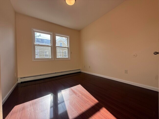 Foto del edificio - 214 Hamilton Ave