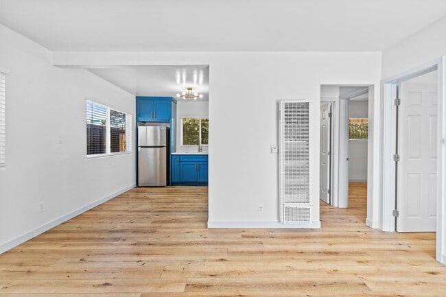 Foto del edificio - 1078 E 7th St