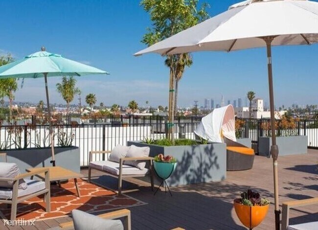 Foto del edificio - 5727 La Mirada Ave