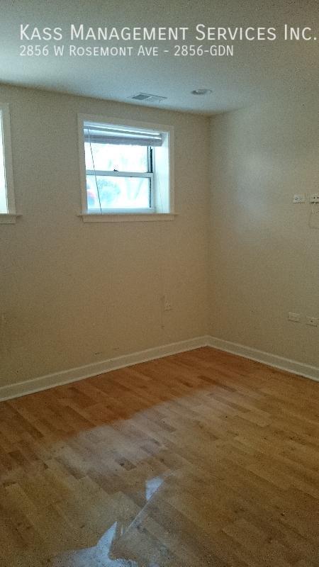Foto del edificio - 2856 W Rosemont Ave