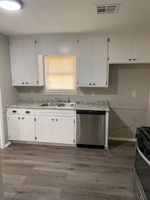 Foto del edificio - 5725 Belleau Dr