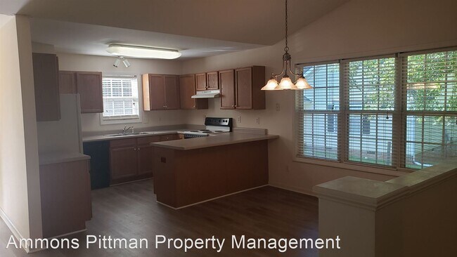 Building Photo - 2 br, 2 bath House - 132 West Oak Avenue