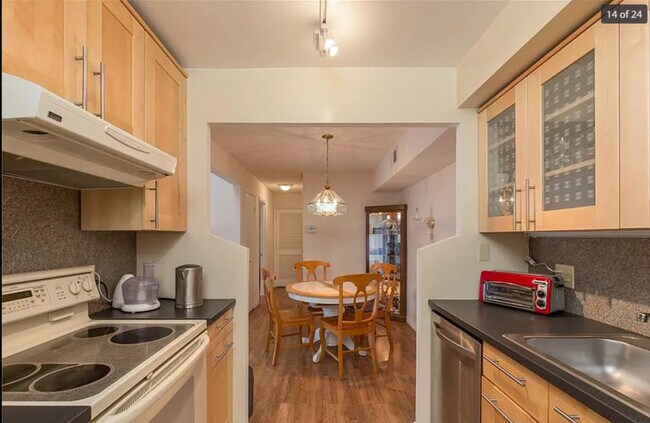 Building Photo - 2114 Turtle Creek Dr