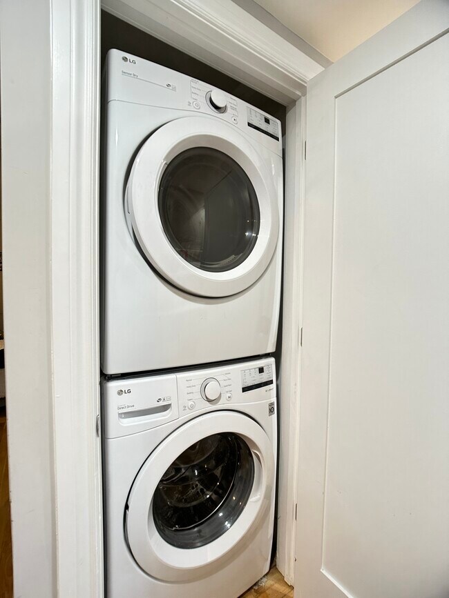 Foto del edificio - 14 Glenmont Rd