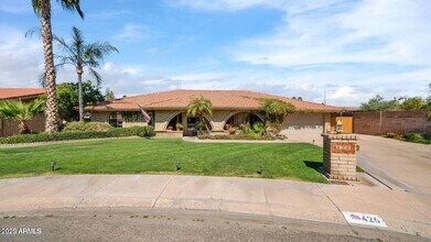 Building Photo - 426 E Carol Ann Way