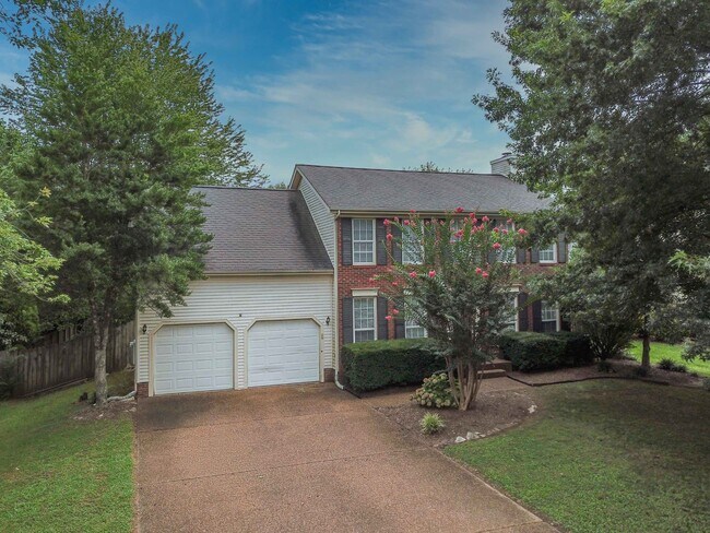 Building Photo - 235 Riverbend Dr