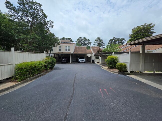 Foto del edificio - 647 Serramonte Dr