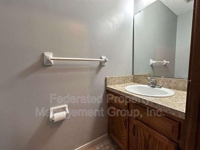 Foto del edificio - 1114 ROMAINE Cir W