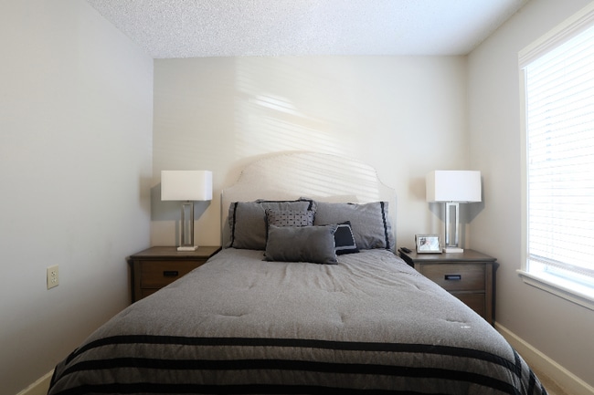 Building Photo - 206 Edinburgh Way