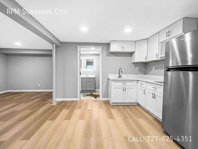 Building Photo - 875 19th Ave S