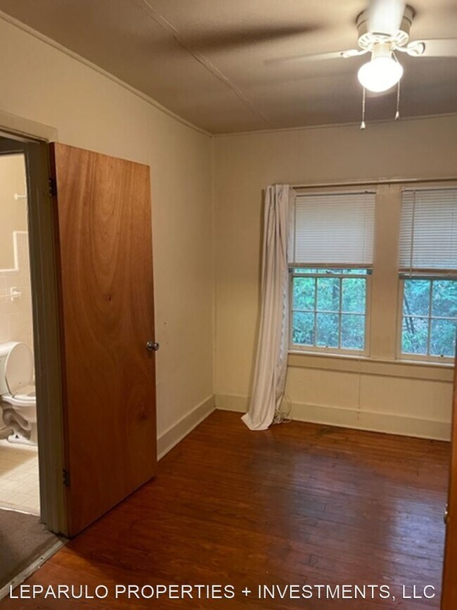 Building Photo - 2 br, 1 bath House - 808 N. Bronough St.
