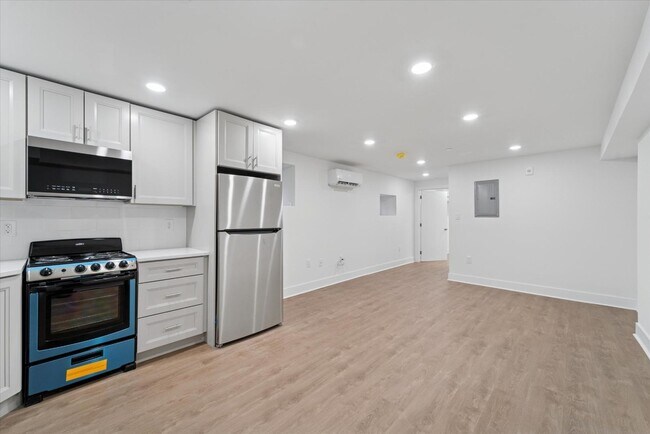 Photo - 812 W Roosevelt Blvd Apartment