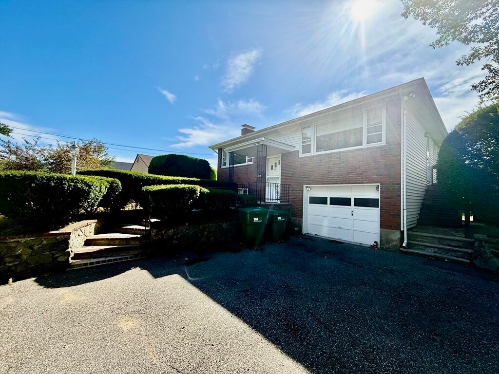 Foto principal - 90 Grover Rd