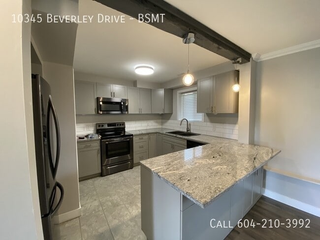 Building Photo - Beautiful 2 Bedroom Above Ground Suite