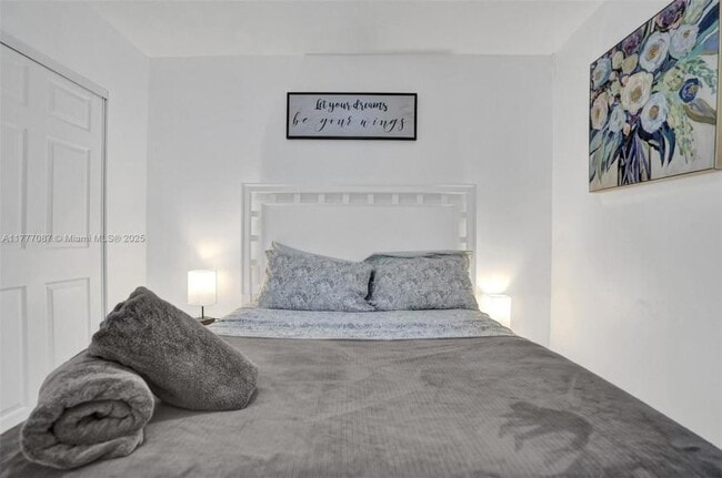 Building Photo - 5 bedroom in North Miami Beach FL 33179