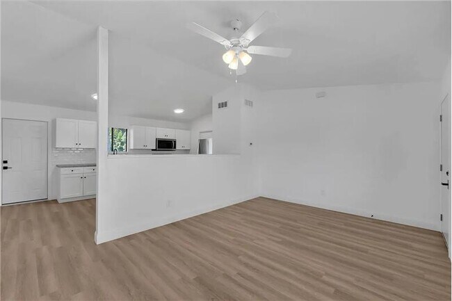Foto del edificio - 322 Ixora Ave NW