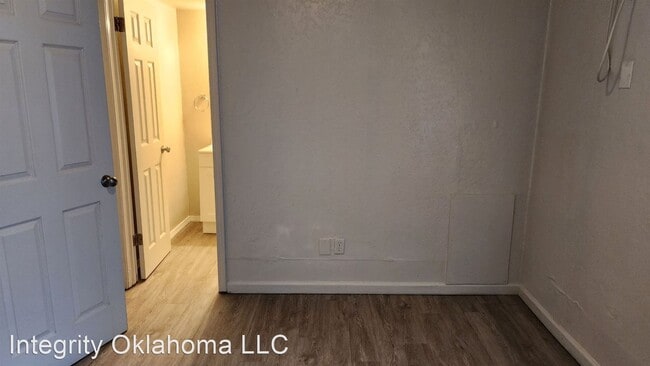 Building Photo - 1 br, 1 bath House - 4300 S. Portland Ave #5