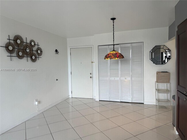 Foto del edificio - 8821 W Flagler St