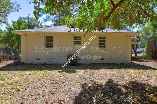 Building Photo - 2128 Knightsbridge Rd