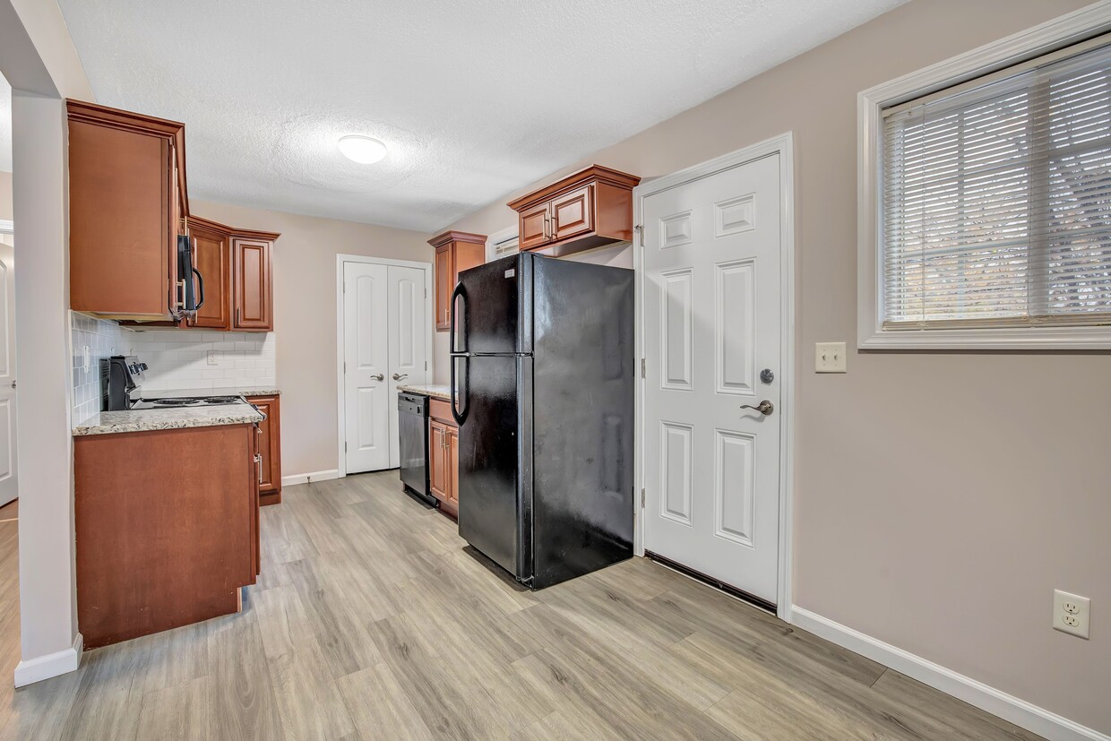 Primary Photo - 88 Overton Ave