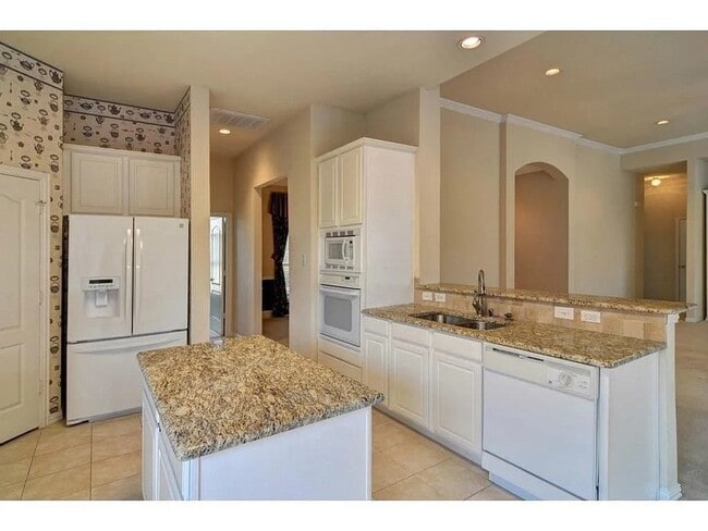 Building Photo - 7801 Roaring Ridge Dr