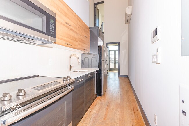 Building Photo - 83 Humboldt St