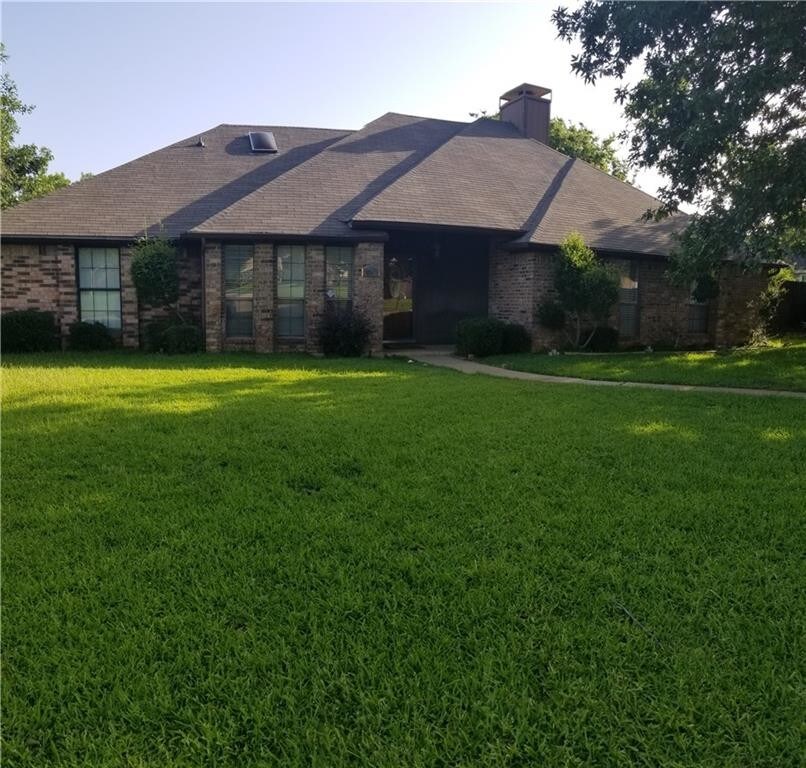 Primary Photo - 694 Savanna Dr