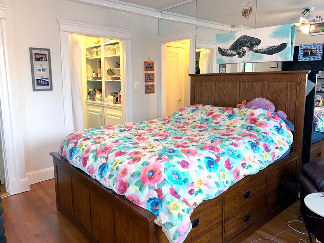 Foto del edificio - 120 Riverway St