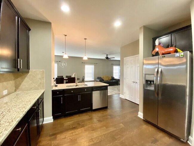 Foto del edificio - 2048 Westburn Ln