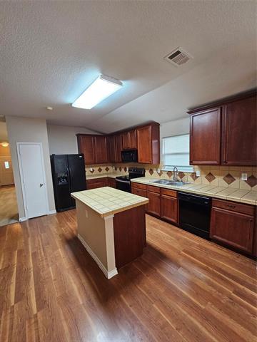 Foto del edificio - 605 Snowy Orchid Dr