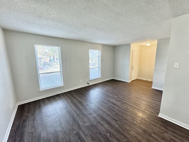 Building Photo - 4079 Forest View Dr