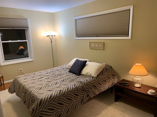 Foto del edificio - 10400 Farnham Dr