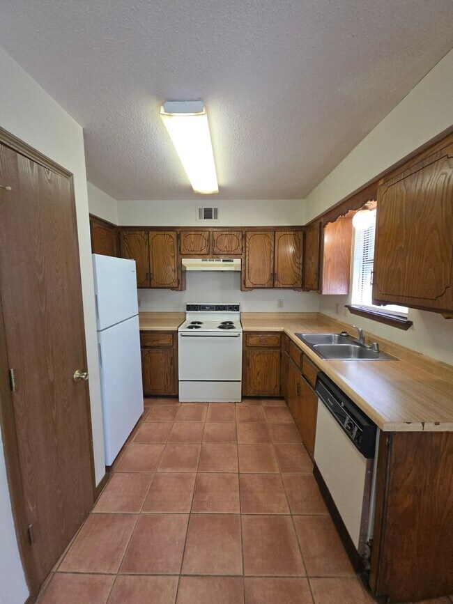 Foto del edificio - 1022 N Parker Rd