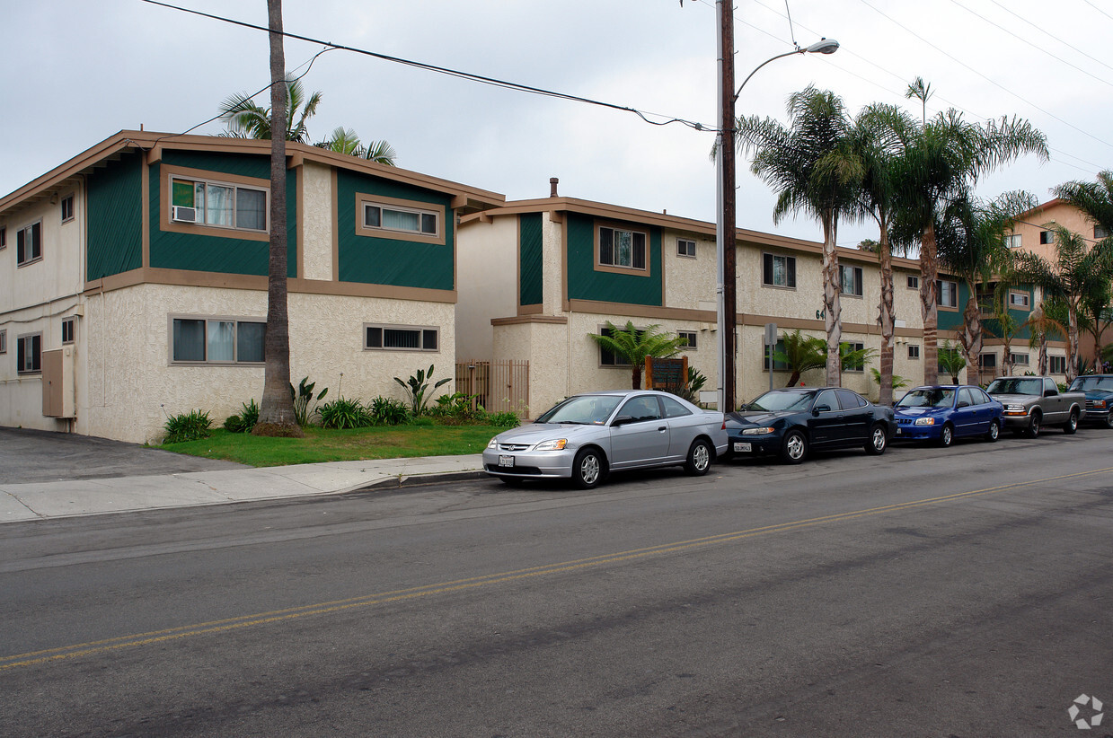 Primary Photo - Sea Breeze Apartments