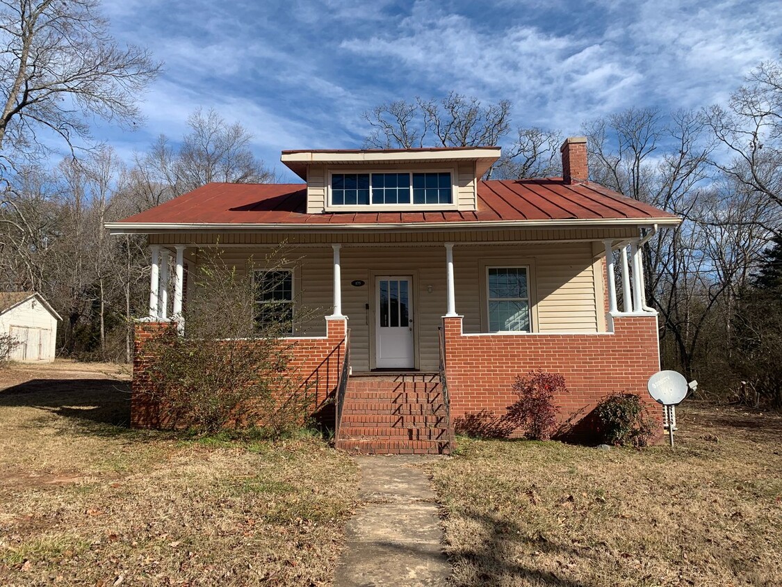 Primary Photo - Single Family Home, Located In Appomattox