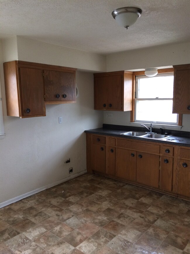 Building Photo - 5859 N 61st St
