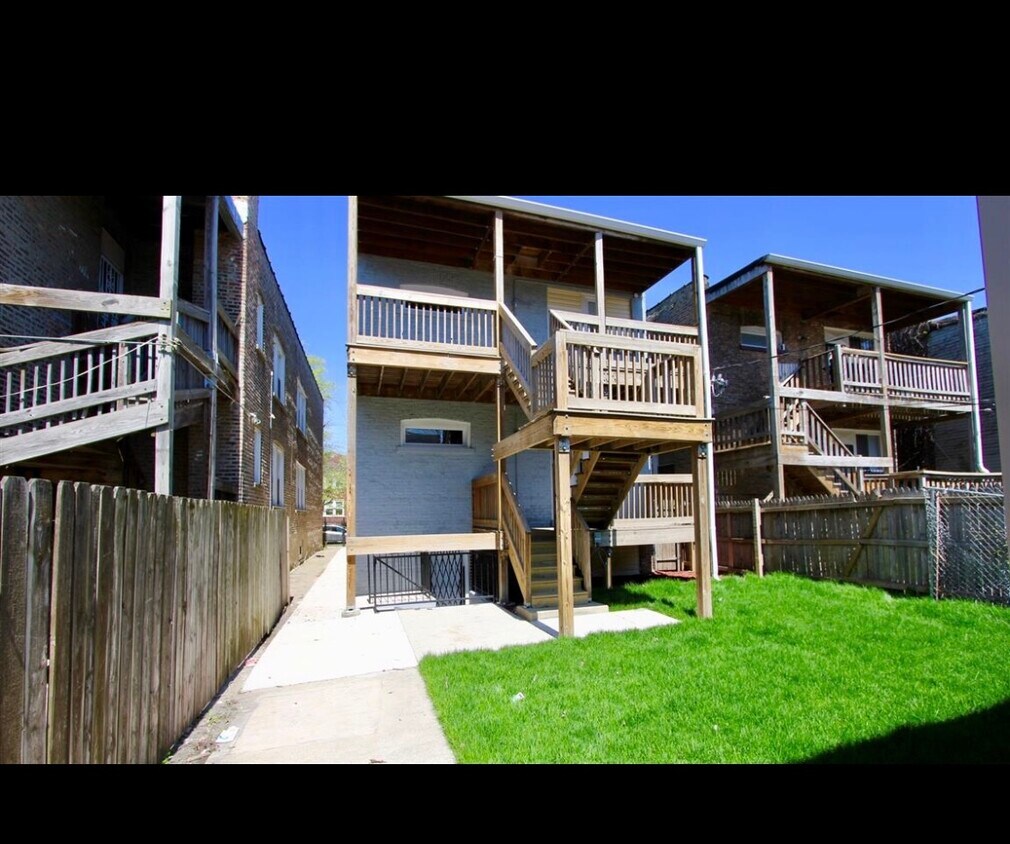 Primary Photo - 5553 W Quincy St