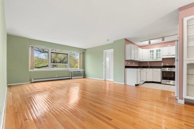 Building Photo - 10 Hammond Pond Pkwy