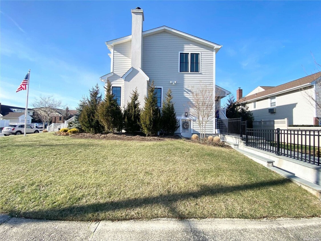 675 E Olive St, Long Beach, NY 11561 Room for Rent in Long Beach, NY