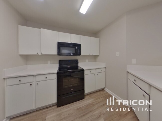 Building Photo - 1411 Waterlily Lane