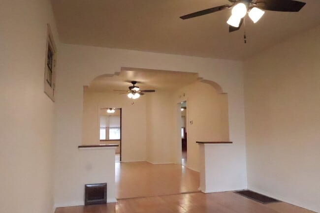 Building Photo - Charming Clifton Heights Bungalow!!