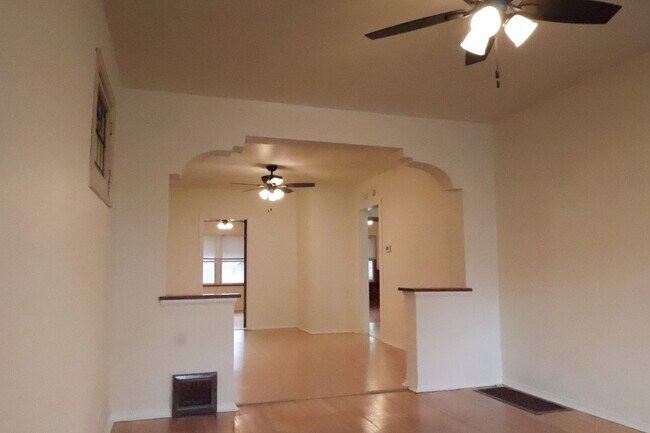 Foto del edificio - Charming Clifton Heights Bungalow!!
