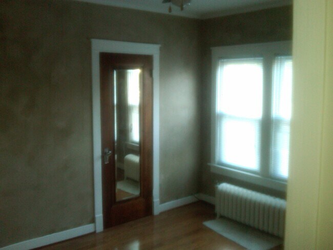 Building Photo - 700 N Raynor Ave