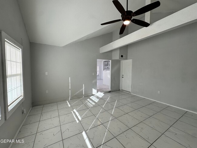 Foto del edificio - 10960 Joe Dimaggio Cir