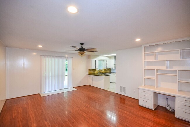 Foto del edificio - 8407 Edgemoor Dr