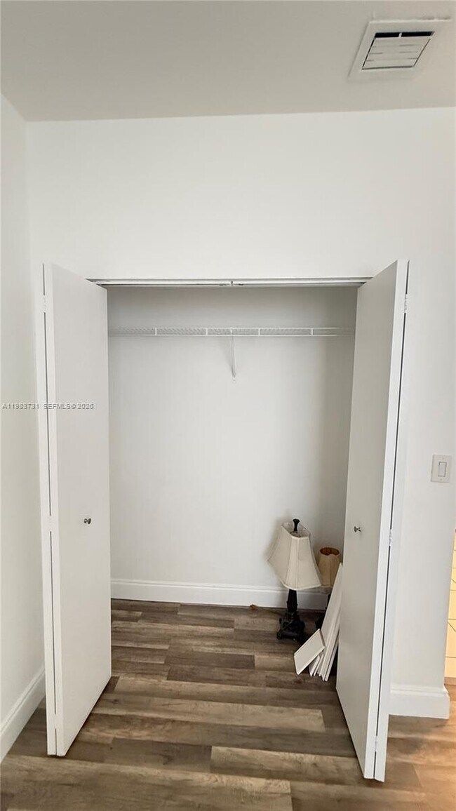 Foto del edificio - 1663 SE 27th Dr