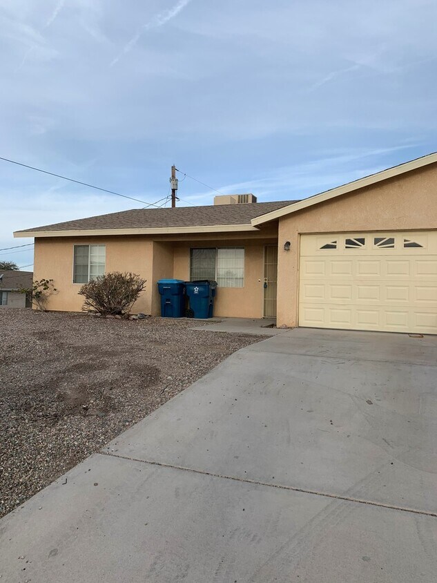 Primary Photo - 3331 Tomahawk Dr