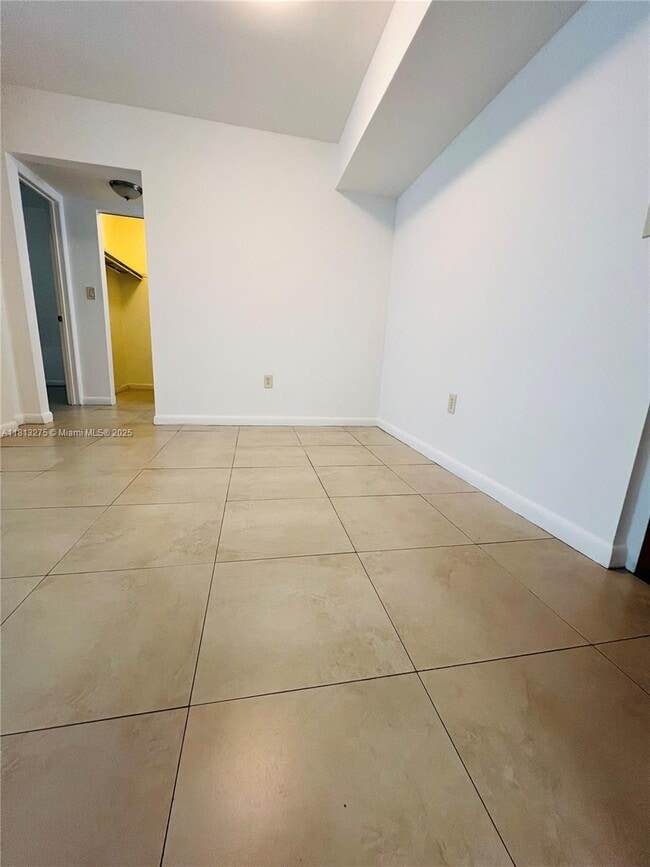 Foto del edificio - 5055 NW 7th St