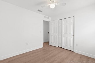 Building Photo - 5870 NW Pine Trail Cir