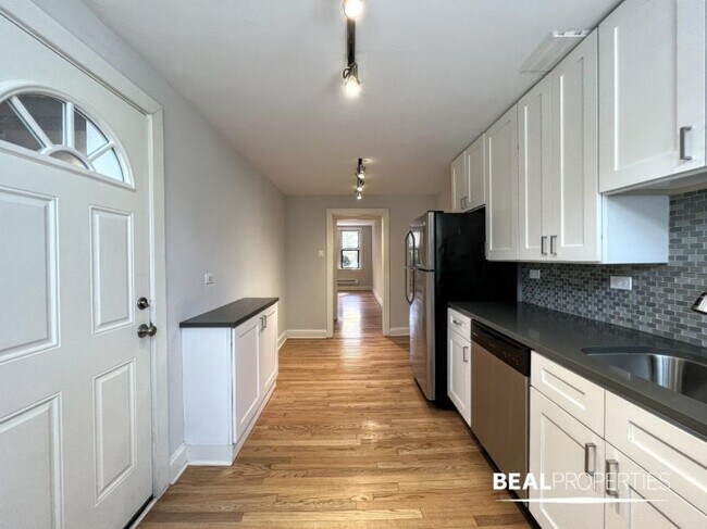 Foto del edificio - 0 bedroom in CHICAGO IL 60647